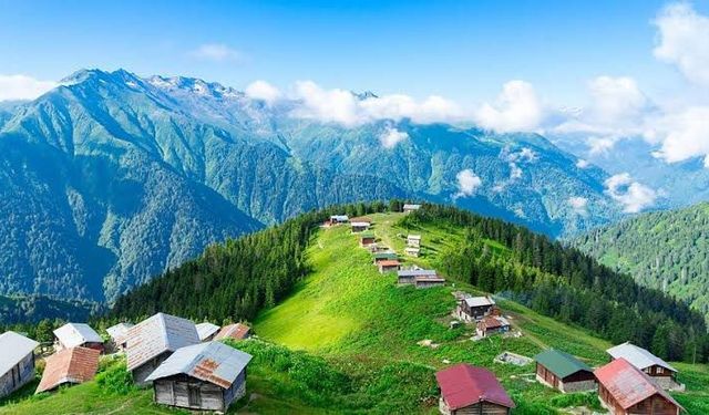 Pokut Yaylası’na giriş hâlâ kapalı: Yayla sahipleri küreklerle yol açıyor
