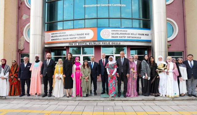 46 ülkeden gençler Ankara’da mezuniyet coşkusunu paylaştı