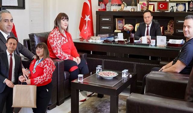 Dünya şampiyonundan anlamlı ziyaret