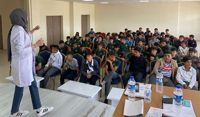 Kozluk’ta öğrencilere ruh sağlığı ve bağımlılıkla mücadele eğitimi verildi