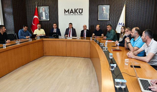 MAKÜ Kariyer Okulu mezunlarını verdi