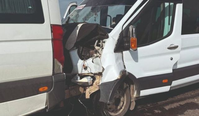 Siverek'te servis minibüsleri çarpıştı: 28 yaralı