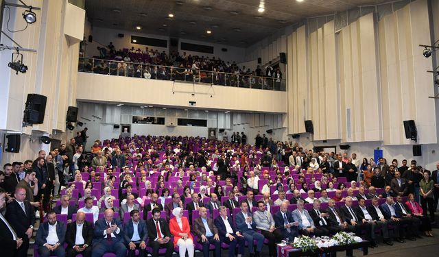 Süleyman Soylu Trabzon'da gençlerle buluştu