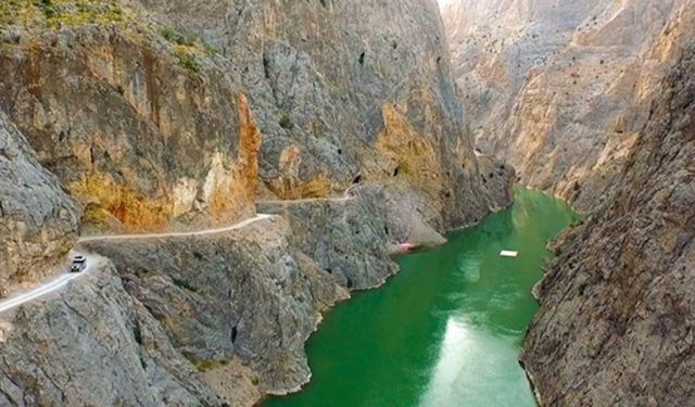 Etrafı dağlık ortası bağlık "İrem Bağı" Erzincan
