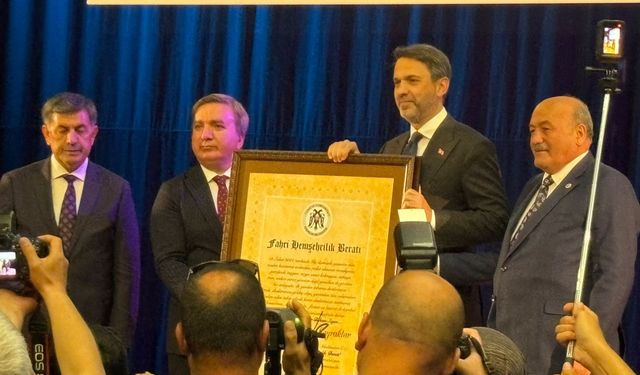 Bakan Alparslan Bayraktar’a Erzincan’da Fahri Hemşehrilik Beratı: “Erzincan beni bağrına bastı”
