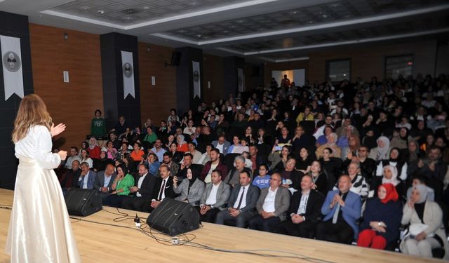 Trabzon'da Türk Halk Müziği Korosu konseri gönüllerin pasını sildi