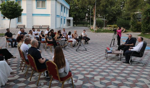 ISUBÜ'de "Bilim Kafe" söyleşi serisinin ilki gerçekleştirildi