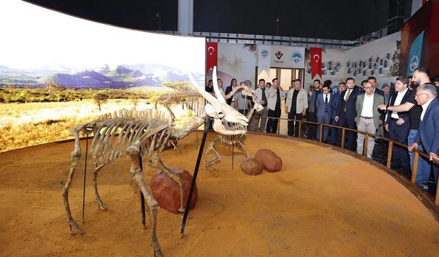 Kayseri Büyükşehir'den Adalet Bakanı'na fosil sunumu