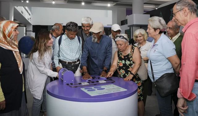 Emeklilerden Mercan Bilim Merkezi’ne tam not