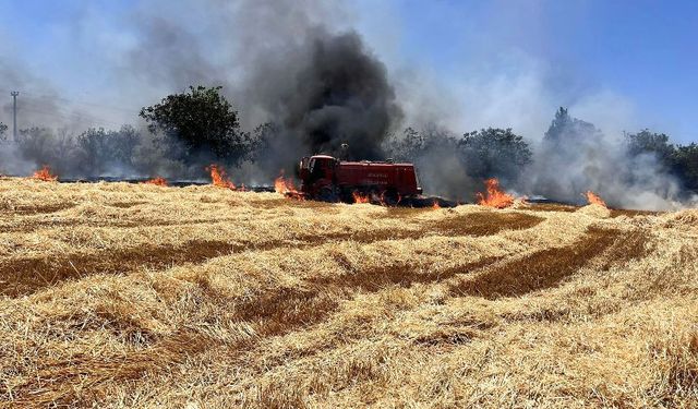Burdur'da arazi yangını itfaiye aracına sıçradı!