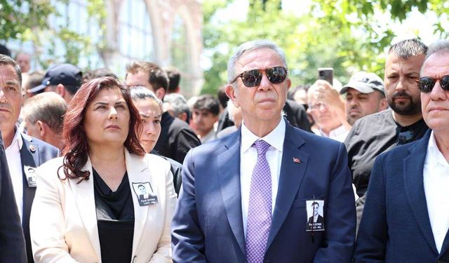 Mansur Yavaş, Ferdi Zeyrek’in cenaze törenine katıldı: “Halkın evladını uğurladık”