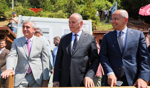 Akçakoca Ceneviz Kale Plajı'na Mavi Bayrak çekildi