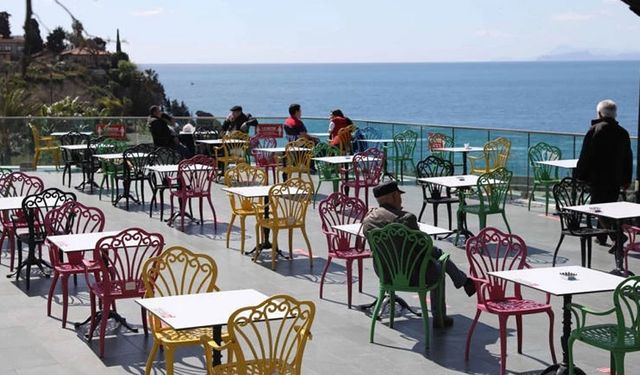 Antalya'daki sosyal tesisler bayramda hizmette