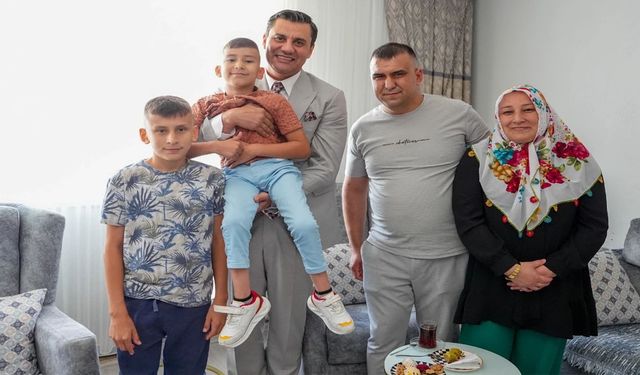 Manisa'da küçük Ali'ye Başkan'dan bayram sürprizi