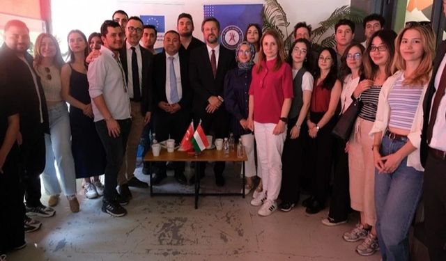 Büyükelçi Viktor Mátis, Eskişehirli gençlerle buluştu