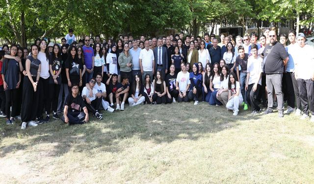 Başkan Meçikoğlu’ndan öğrencilere moral ziyareti