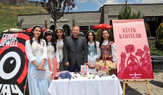 Kars'ta roman kahramanları canlandı: Vali Ziya Polat etkinliğe katıldı