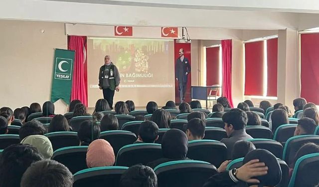 Yeşilay Kars Şubesi’nden Selim Anadolu Lisesi öğrencilerine farkındalık etkinliği