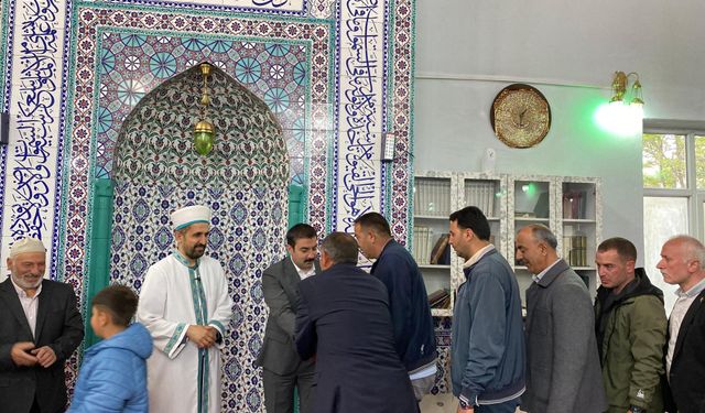 Kaymakam Muhammed Burak Akköz, Arpaçay halkıyla bayram namazında buluştu