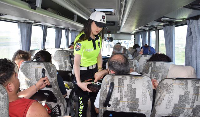 Kars'ta Kurban Bayramı'nda yolculara ikram yapıldı