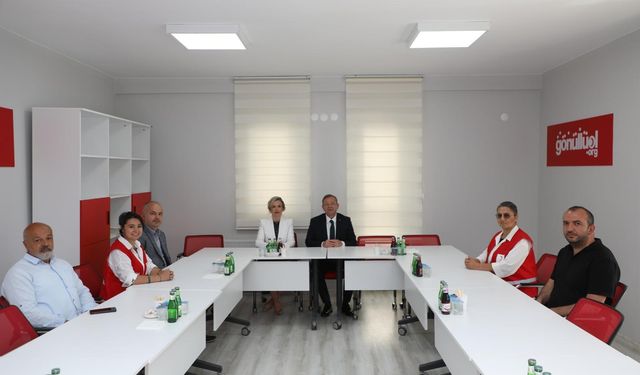 Vali Ziya Polat’tan Kızılay Kars Şubesi’ne Kuruluş yıldönümü ziyareti
