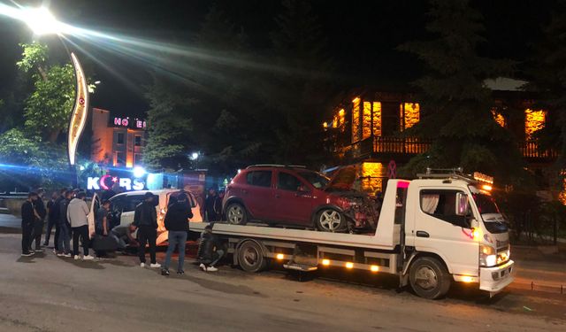 Kars’ta tehlikeli kavşakta bir kaza daha: Vatandaşlar yetkililere seslendi