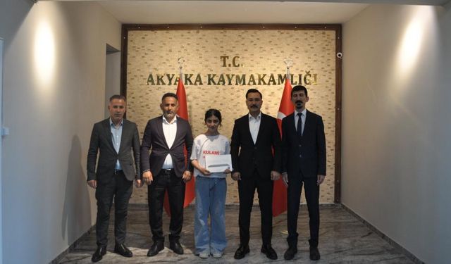 Akyaka Kaymakamı İsmail Demirtaş'tan Türkiye ikincisi öğrenciye ödül