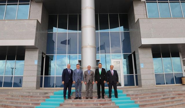 Kars ve Ardahan Rektörlerinden Iğdır Rektörü Prof. Dr. Ekrem Gürel’e hayırlı olsun ziyareti