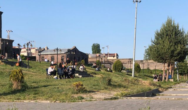 Kars'ta hafta sonu ve bayram tatilinde piknik keyfi