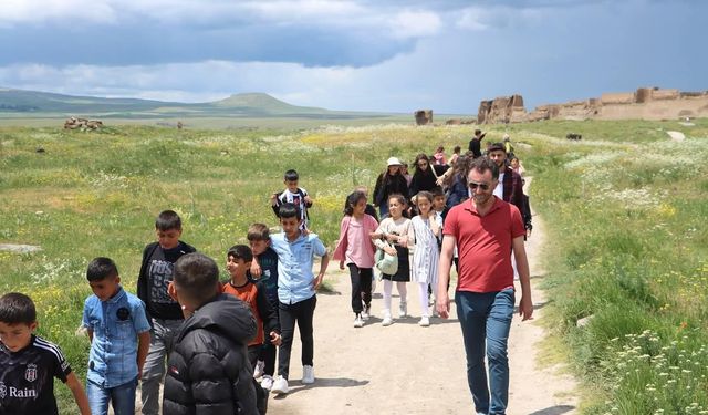 Ani Ören Yeri bayramda ziyaretçi akınına uğradı