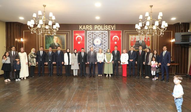 Kars Valisi Ziya Polat, yeni görev yerlerine atanan mülki idare amirleri ile veda programında buluştu