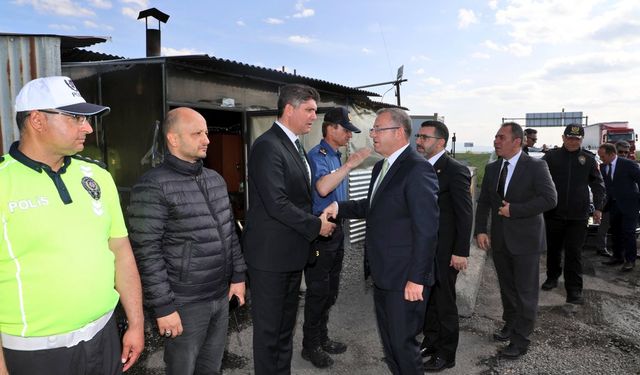 Vali Ziya Polat ve Milletvekili Adem Çalkın'dan emniyet uygulama noktasına bayram ziyareti