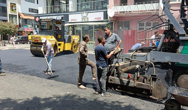 Belediye ekipleri gece gündüz sahada: Kars'ta hummalı yol çalışması başladı