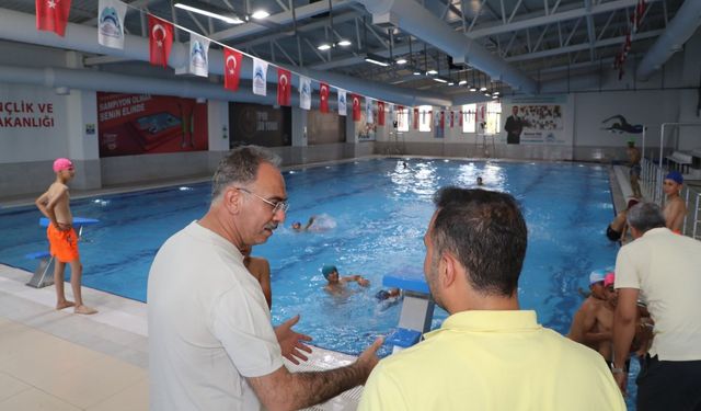 Eyyübiye Belediye Başkanı Mehmet Kuş gençleri havuza davet etti