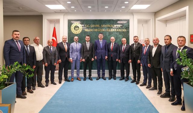 AK Parti Burdur heyetinden Bakan Kurum’a ziyaret