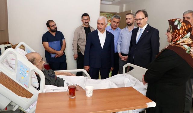 Vali Dr. Kemal Kızılkaya'dan hastalara moral ziyareti