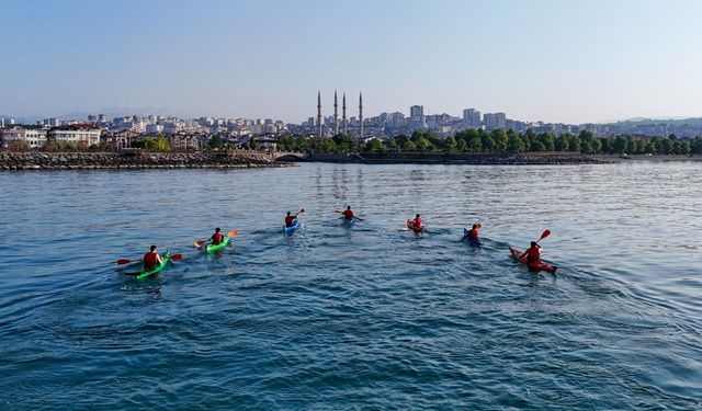 Karadeniz kanolarla renklendi