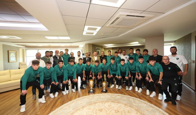 Kocaelispor’un şampiyon gençleri Büyükakın’a geldi