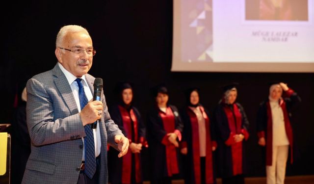 Anne Üniversitesi öğrencileri mezun oldu