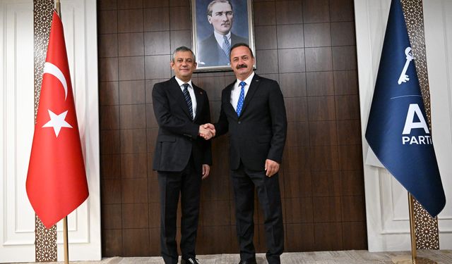 Anayasa tartışmaları siyasetin gündeminde: Ağıralioğlu ve Özel'den açıklamalar