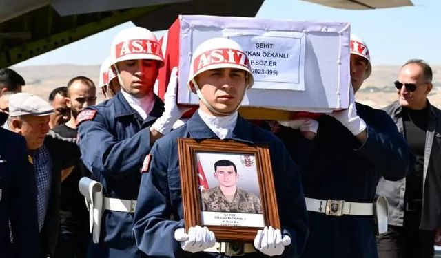 Sözleşmeli Er Özkanlı için Aksaray'da tören