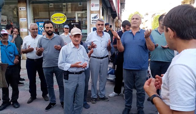 Hayırsever iş insanı 20 ton karpuz dağıttı