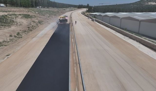 1002 TOKİ yeni bağlantı yolu asfaltlanıyor