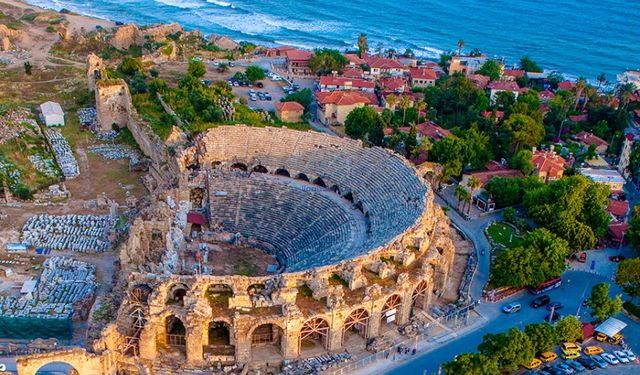 İkinci çeyrekte turizm geliri yüzde 8,4 arttı
