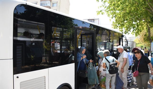 Balıkesir Belediyesi’nden semt pazarına ulaşımı kolaylaştıran hizmet