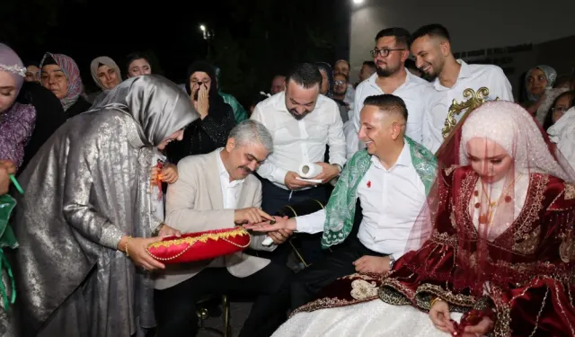Pozantı Belediye Başkanı Avan’dan personeline anlamlı jest: Kınayı kendi elleriyle yaktı