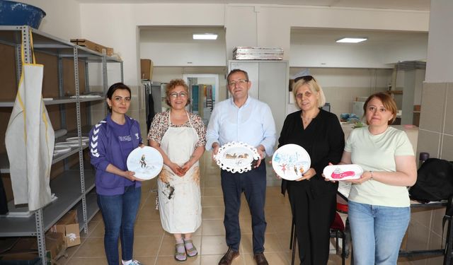 Kars Valisi Ziya Polat, Halk Eğitim Merkezi'ndeki kursiyerlerle buluştu