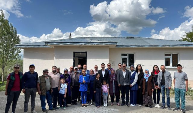 Susuz Kaymakamı Muhammed Emin Tutal, Şehit Aycan Değer’in kabrin de dua etti
