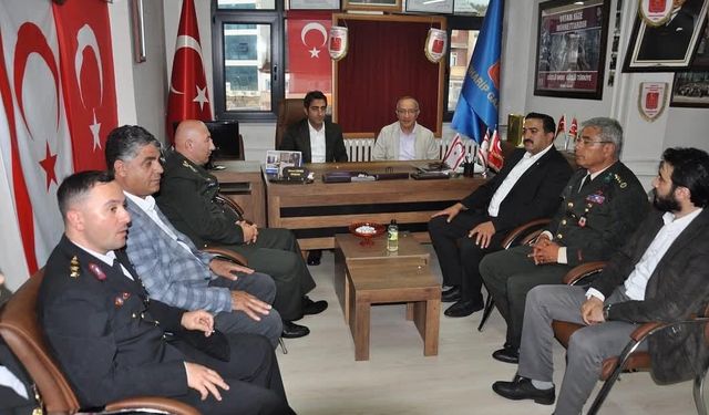 Sarıkamış Kaymakamı Enis Aslantatar ve Belediye Başkanı Serdar Kılıç, Muharip Gazileri ziyaret etti