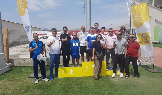 Özel sporcular Türkiye Atletizm Şampiyonası'nda Kars rüzgarı esti